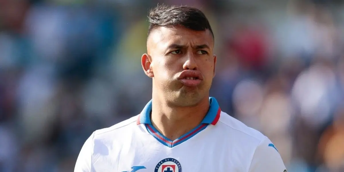 Iván Morales se encuentra molesto con la directiva de Cruz Azul debido a que no será tomado en cuenta por el primer equipo a pesar de estar registrado