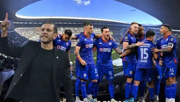 Jaime Lozano con el equipo de Cruz Azul en el Azteca