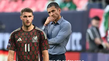 Jaime Lozano en la portada, junto a Santiago Giménez