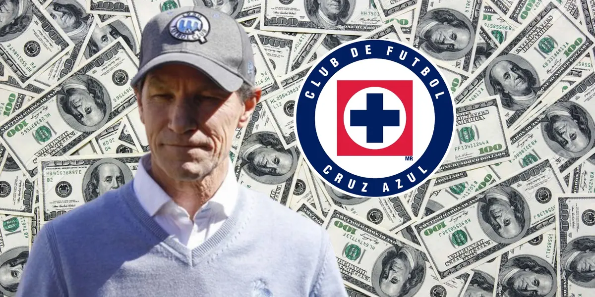 Jaime Ordiales, junto al escudo de Cruz Azul y millones de fondo