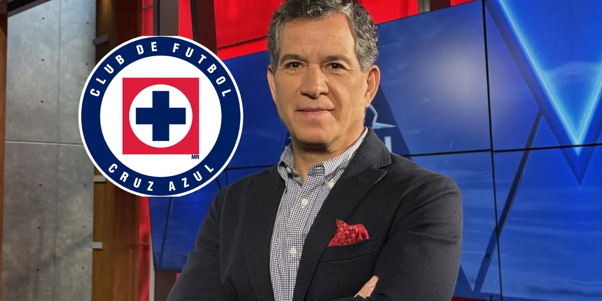 Javier Alarcón con el escudo de Cruz Azul/La Máquina Celeste