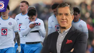Javier Alarcón y jugadores de Cruz Azul (Fuente: MEXSPORT)