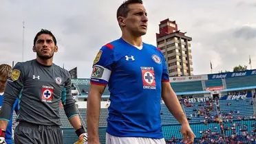 José de Jesús Corona y Chaco Giménez ingresando al estadio Azul / Excelsior 