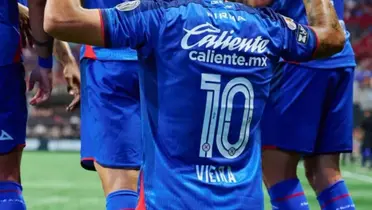 Jugador con la playera 10 de Cruz Azul festeja / Mexsports 