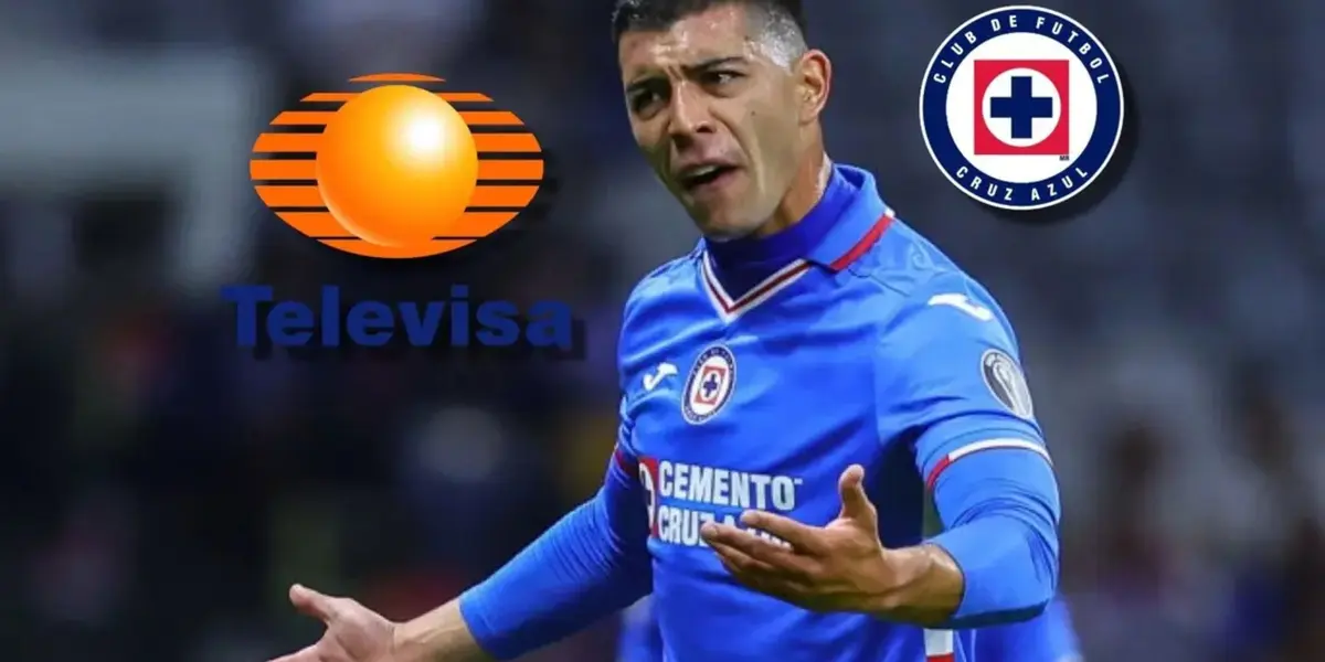Jugador de Cruz Azul participa de un partido en el estadio Azteca / Imago 7
