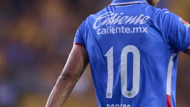 Jugador de Cruz Azul usa la playera 10 / Mexsports