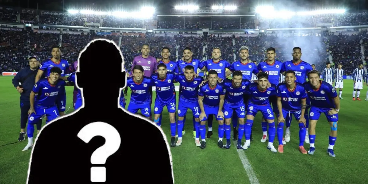 Jugador oculto con el equipo de Cruz Azul detrás/La Máquina Celeste
