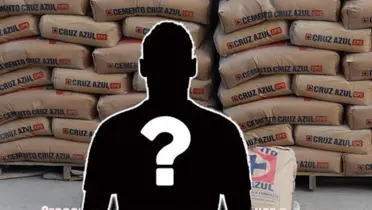 Jugador oculto detrás costales de cementero/La Máquina Celeste