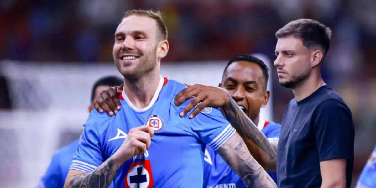 Jugadores de Cruz Azul y Anselmi/FOTO: Mexsport