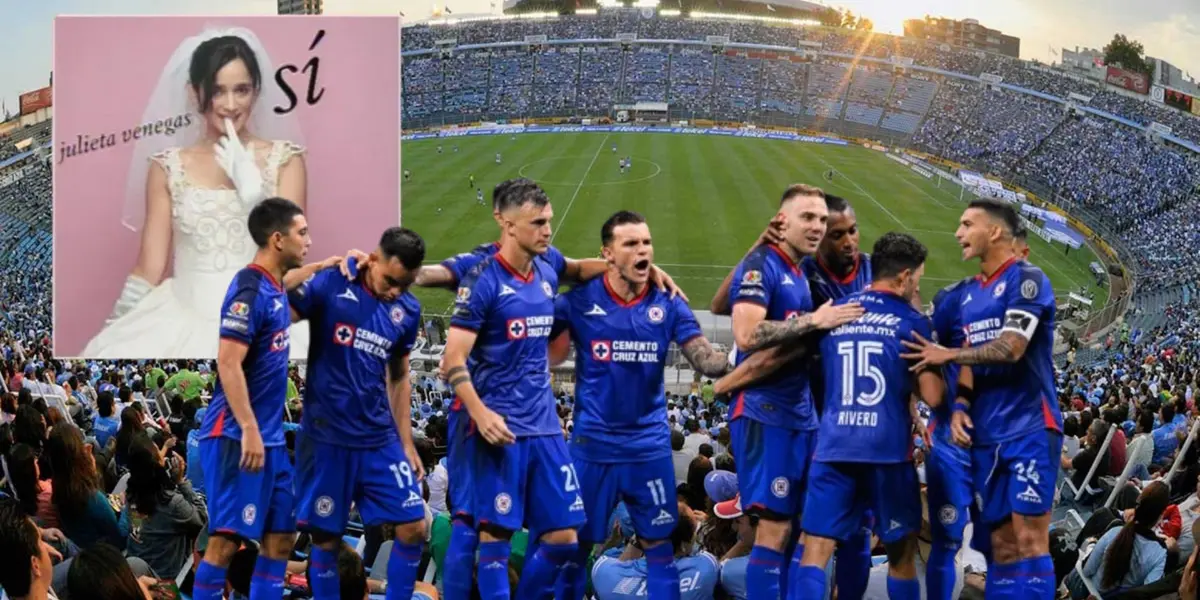 Julieta Venegas a lado del equipo de Cruz Azul, en el Estadio de los Deportes/La Máquina Celeste