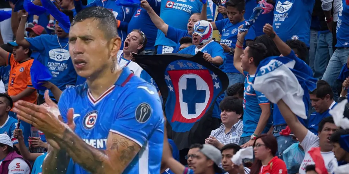 Julio César Domínguez con la afición de Cruz Azul