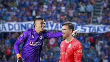 Kevin Mier durante un partido de Liga MX con Cruz Azul en el Clausura 2024