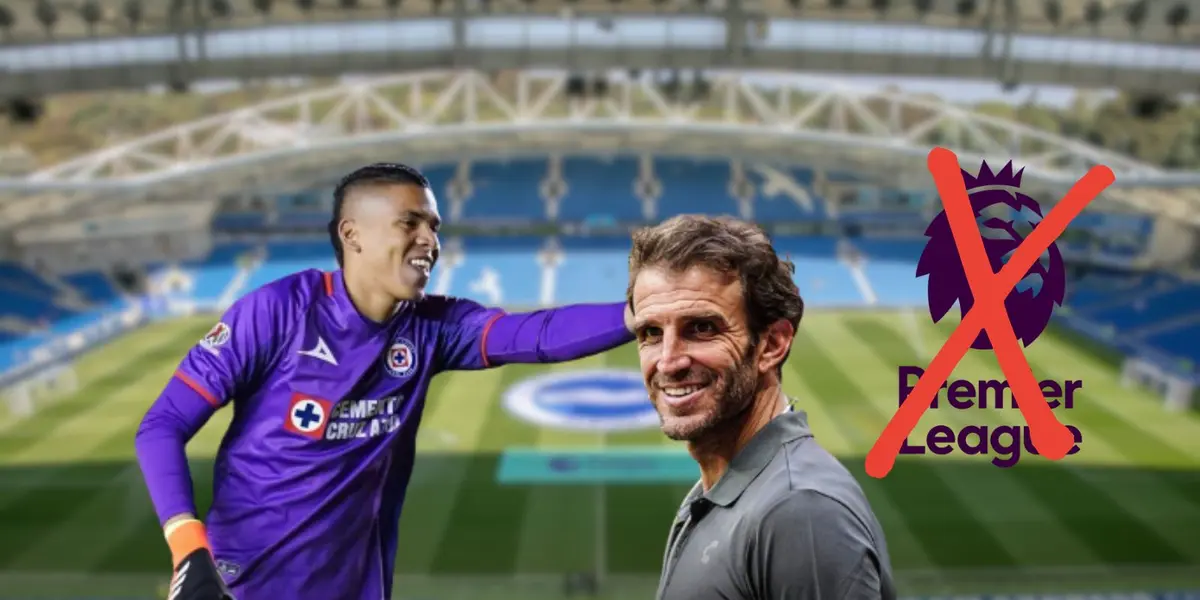 Kevin Mier sonríe durante un partido de Liga MX con Cruz Azul