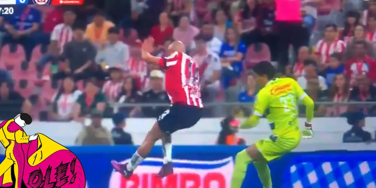 La finta que se comió Chicharito de Kevin Mier - Foto: Captura de pantalla