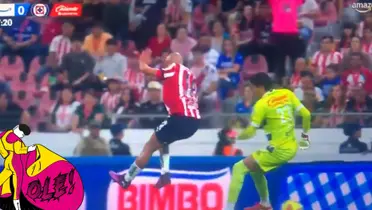 La finta que se comió Chicharito de Kevin Mier - Foto: Captura de pantalla