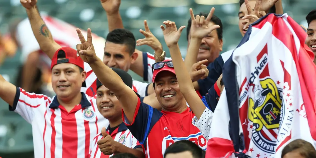 Los aficionados de Guadalajara se fueron contra el equipo antes del partido contra Cruz Azul
