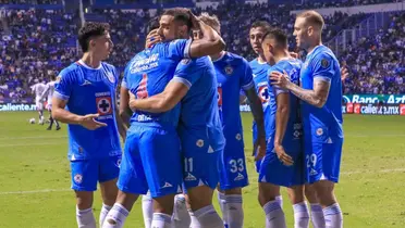 Los elementos celestes destacan con el esquema de Anselmi, pero no en el de Javier Aguirre