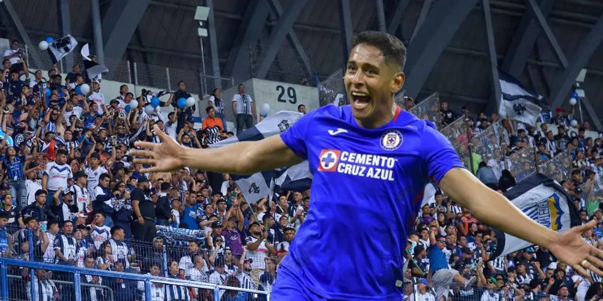 Luis Romo con la afición de Monterrey/La Máquina Celeste