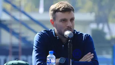 Martín Anselmi durante una conferencia de prensa con Cruz Azul