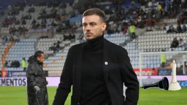 Martín Anselmi tendrá que configurar una defensa con lo que hay / Foto: X