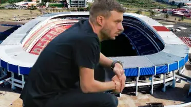 Martín Anselmi y al fondo el Estadio La Corregidora (Foto: GettyImages)