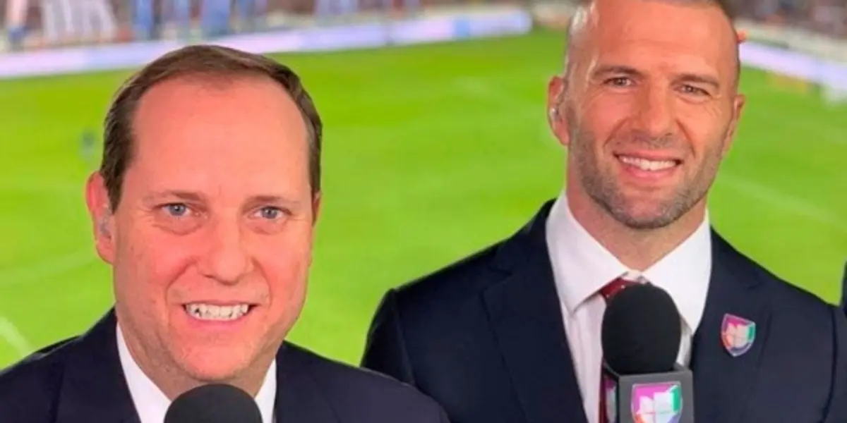 Paco Villa y Tito Villa en la transmisión de un partido de fútbol / Univisión