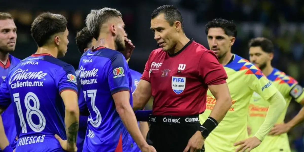 Piovi reclamando al árbitro en la final/Marca