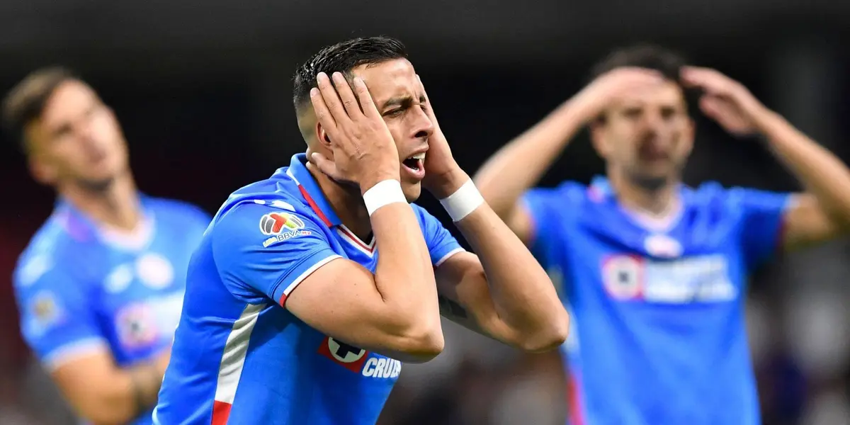 Ramiro Funes Mori fue víctima de un duro balonazo ante Pumas.