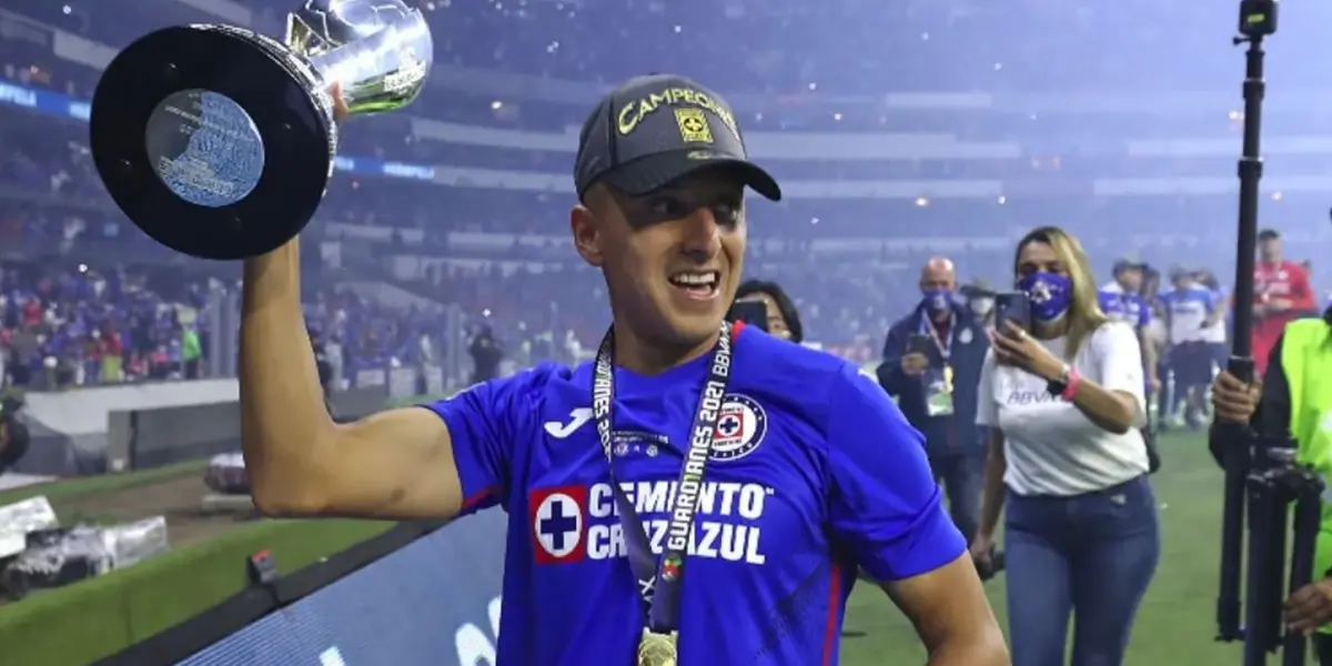 Roberto Alvarado es del interés del Cruz Azul para que regrese, ya habría tomado una decisión | Foto: Strikers