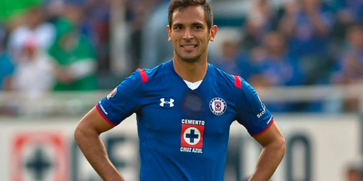 Roque Santa Cruz con Cruz Azul/FOTO Milenio