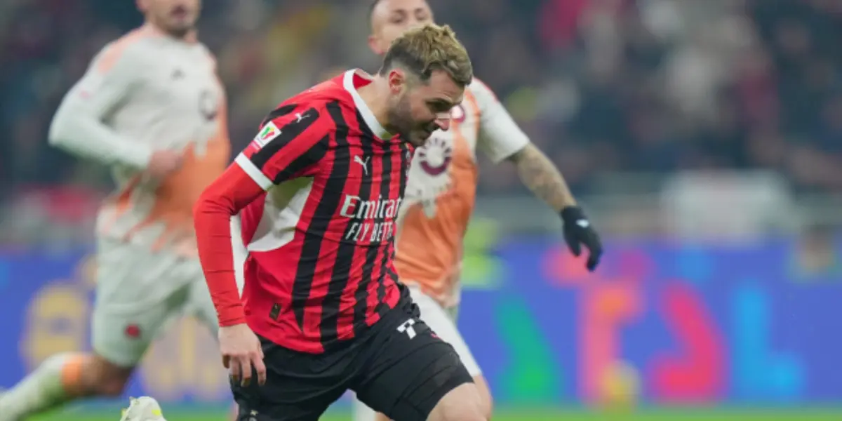 Santi Giménez con el AC Milán - Foto: Reuters