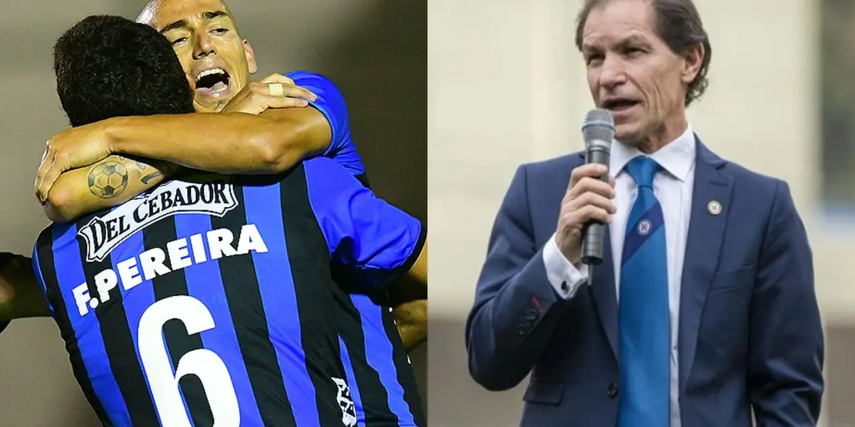 Santi Giménez tendría competencia con este delantero sudamericano.