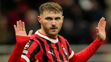 Santiago Giménez con el AC Milán - Foto: Especial