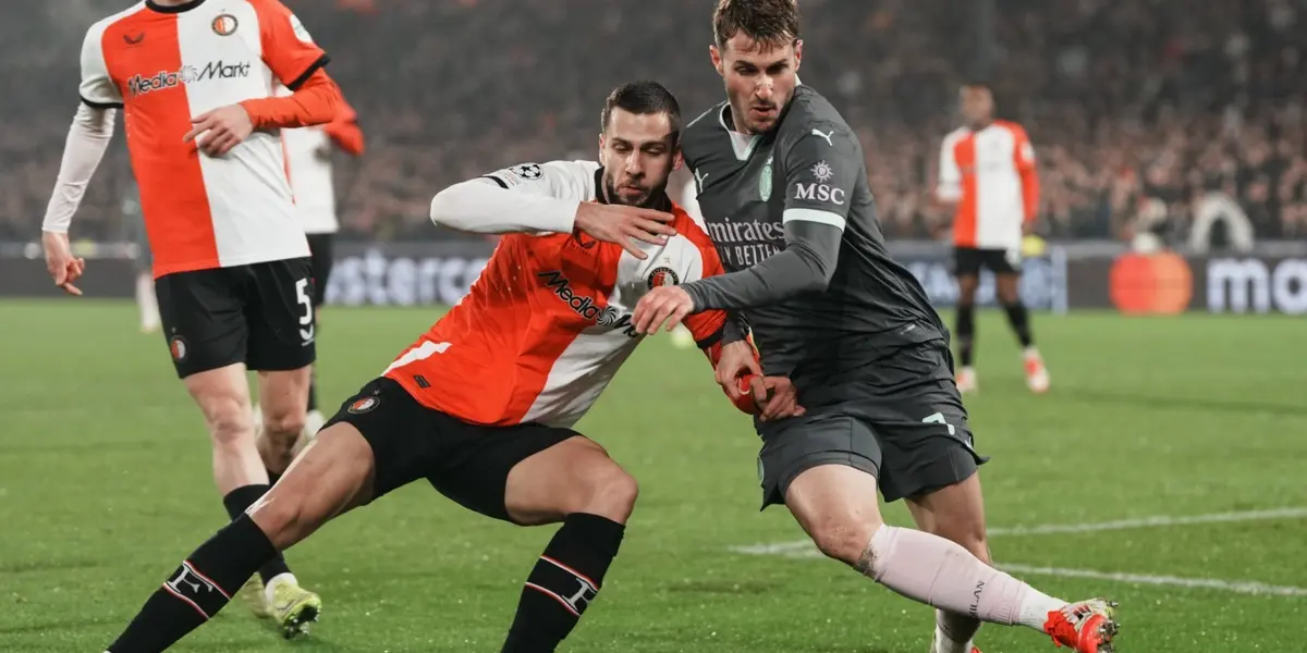 Santiago Giménez en su regreso a Países Bajos - Foto: X (@statiskicks)