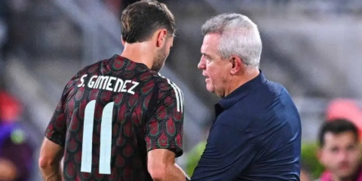 Santiago Giménez y Javier Aguirre - Foto: Captura de pantalla