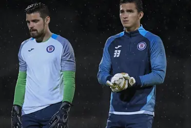 Sebastián Jurado y Andrés Gudiño no terminan por convencer a la afición de Cruz Azul debido a sus constantes errores