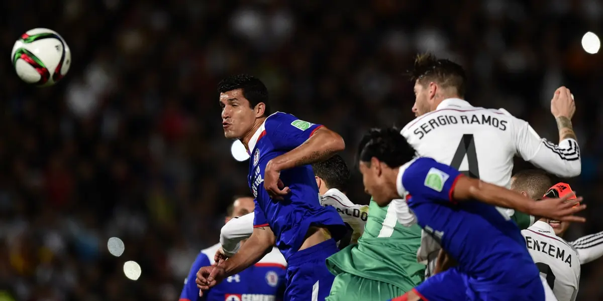 Sergio Ramos haciéndole gol a Cruz Azul en el Mundial de Clubes 2014 - Foto: Getty