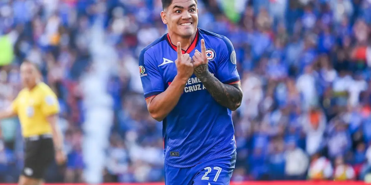 Toro Fernández festeja un gol con Cruz Azul / Imago 7