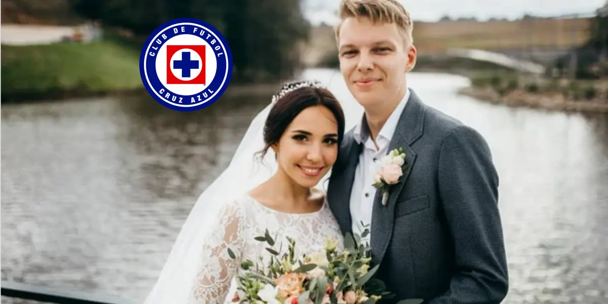 Una pareja se toma una foto luego de casarse / Depositshop