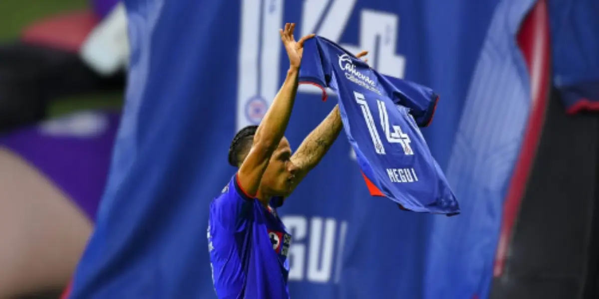 Uriel Antuna dedicándole un gol a José Armando en el partido ante Chivas del Clausura 2024