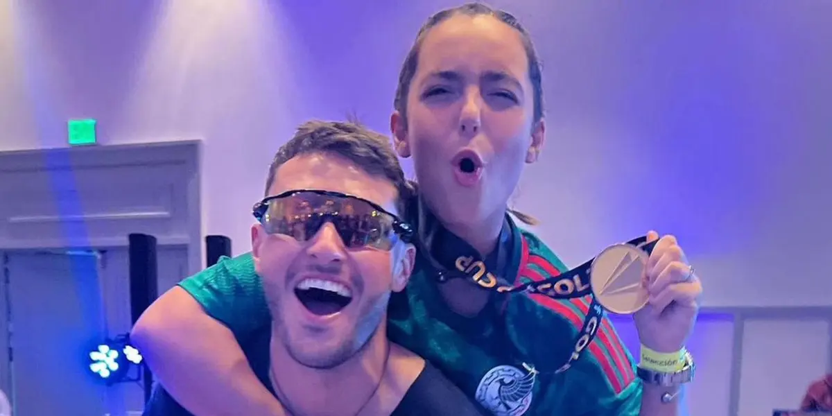 Vaya historia de amor la que se tiene con Santiago Giménez y su novia Fer Serrano, pues se conocieron de una forma que no la creerás, pues fue lejos de lo normal.