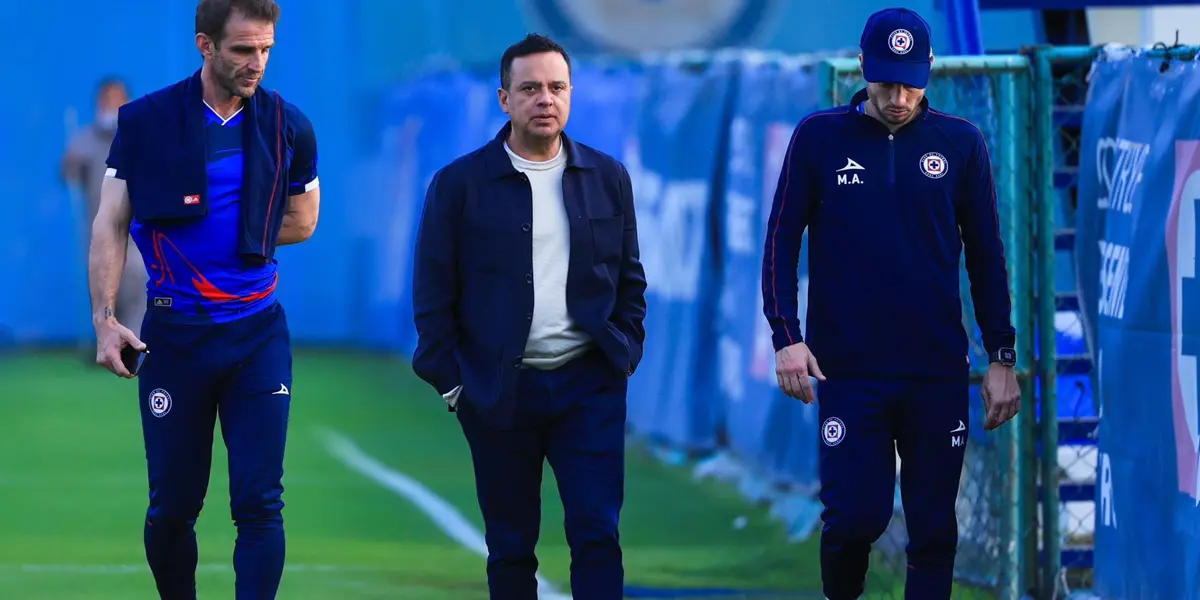 Velazquez con la directiva / @CruzAzul