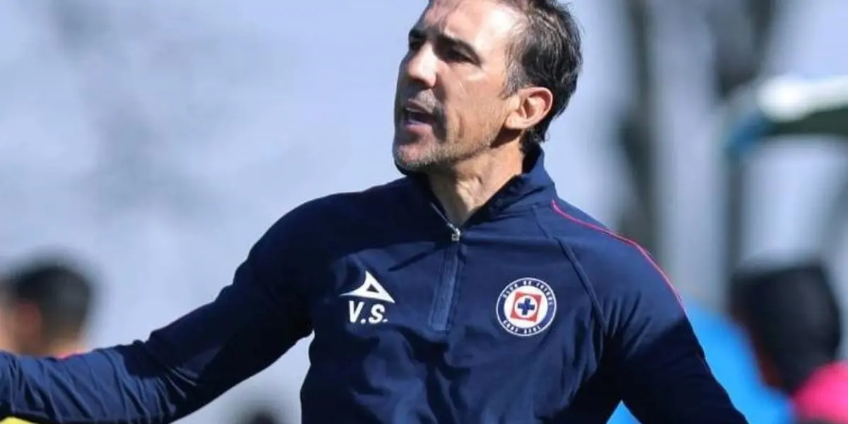 Vicente Sánchez, DT de Cruz Azul - Foto: X