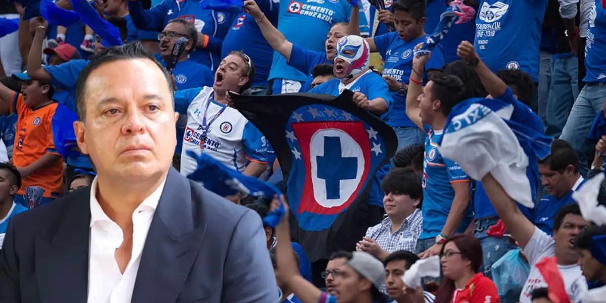 Víctor Velázquez con la afición de Cruz Azul/FOTO La Máquina Celeste